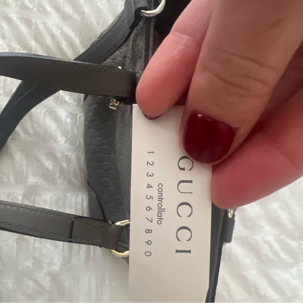 Gucci Embossed Gray Leather Shoulder Bag - Picture 5 of 10